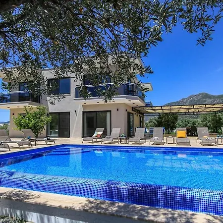 Villa Aristos
