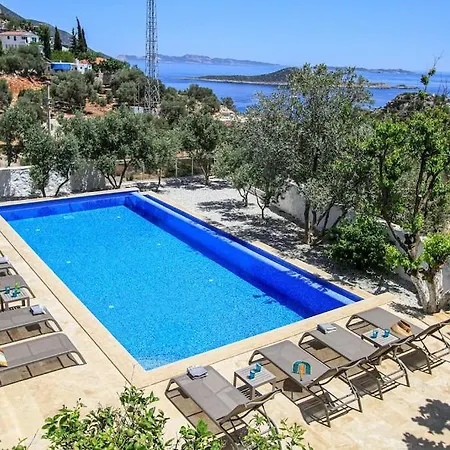 Aristos Villa